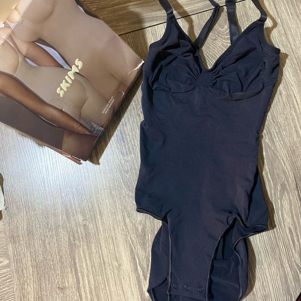 Skims shape wear